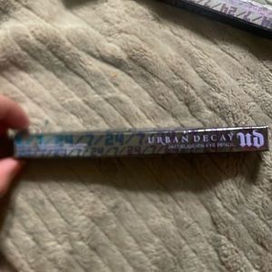 Urban decay 24/7 glide on eye pencil. Never been used still in the box.